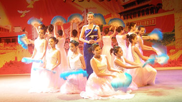 2011年(nián)6月，我司參加河源民營企業建黨90周年(nián)文藝晚會的(de)歌舞表演